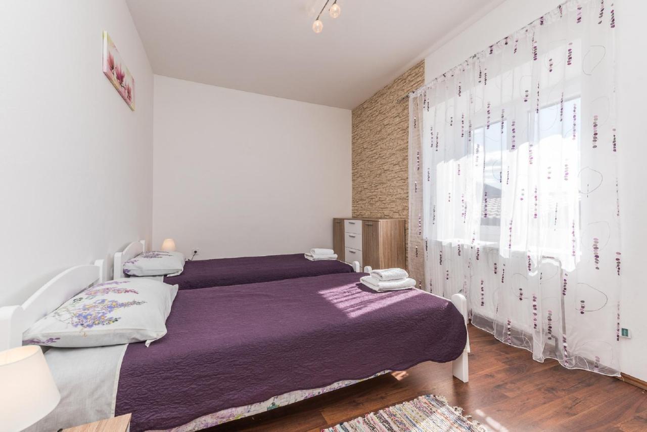 Smilcic Holiday Home Tower With Private Pool, Sauna And Quads מראה חיצוני תמונה