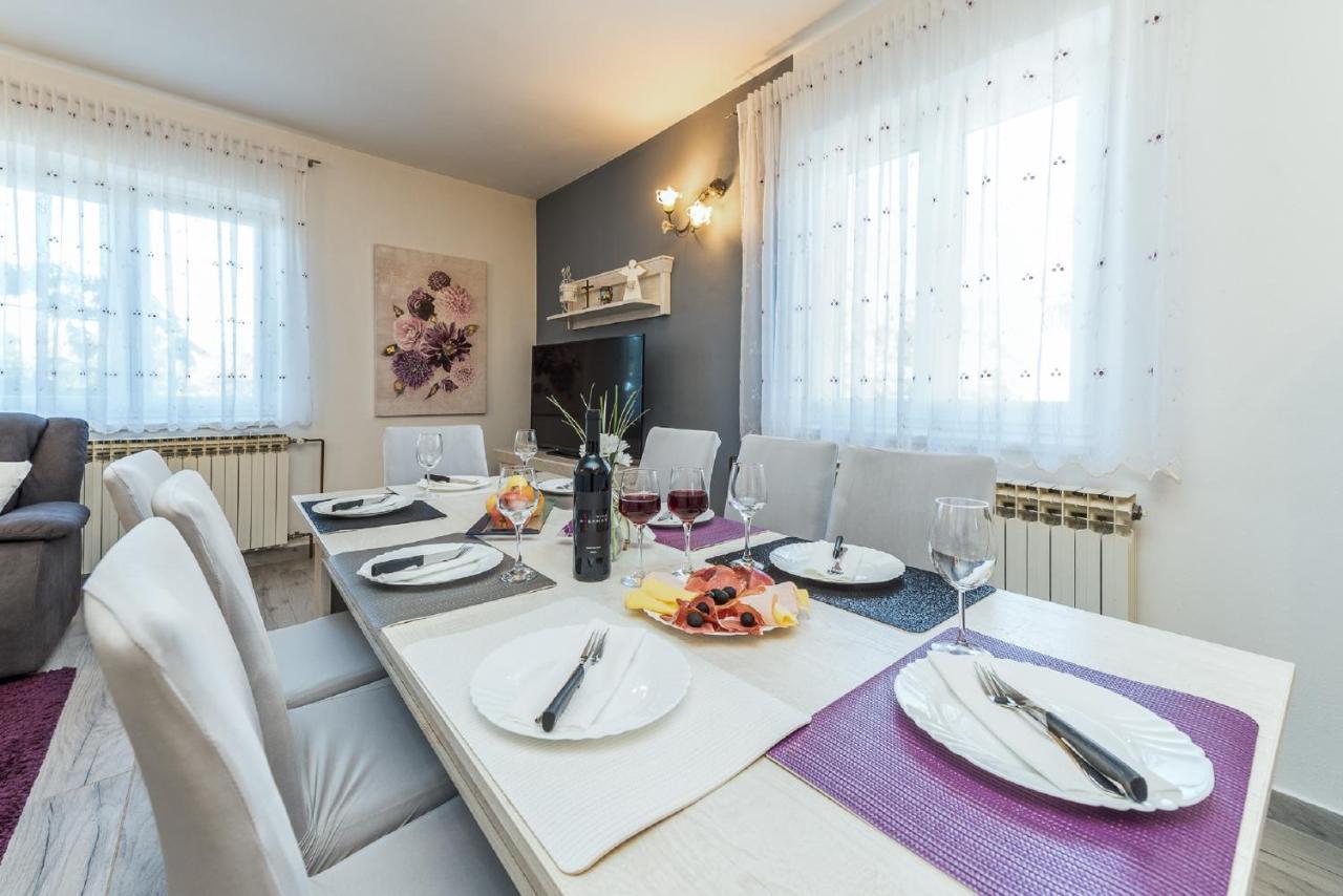 Smilcic Holiday Home Tower With Private Pool, Sauna And Quads מראה חיצוני תמונה