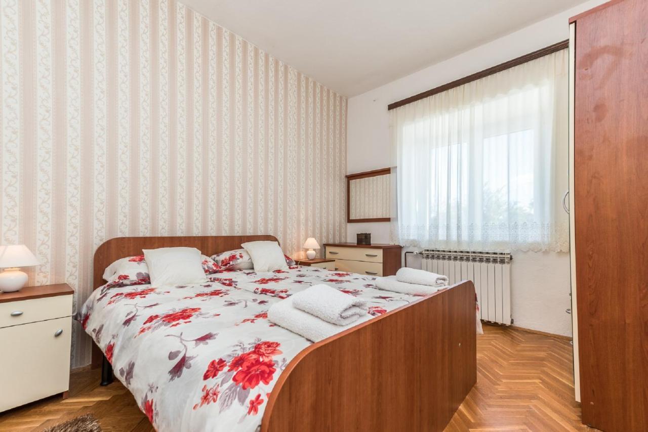 Smilcic Holiday Home Tower With Private Pool, Sauna And Quads מראה חיצוני תמונה