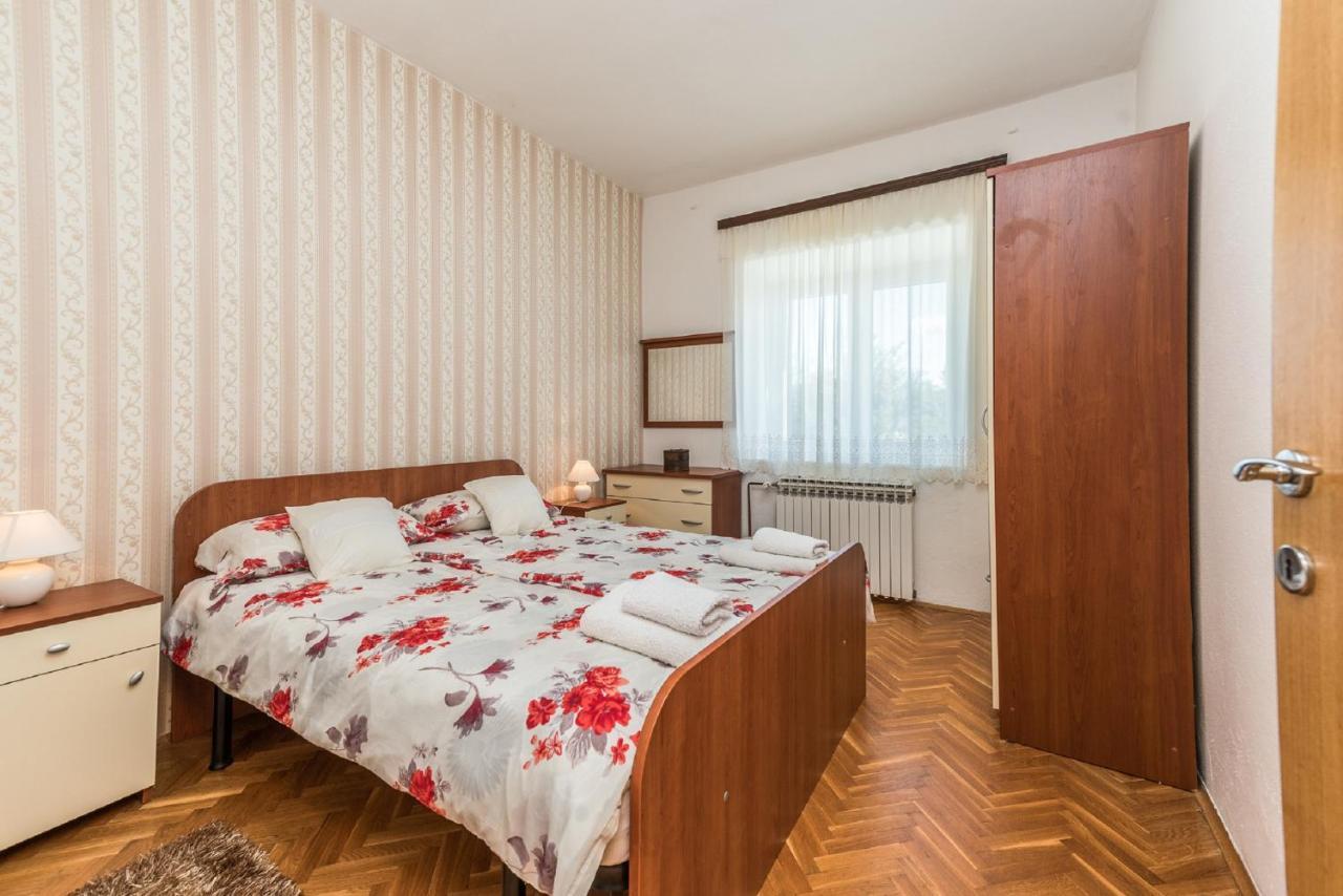 Smilcic Holiday Home Tower With Private Pool, Sauna And Quads מראה חיצוני תמונה