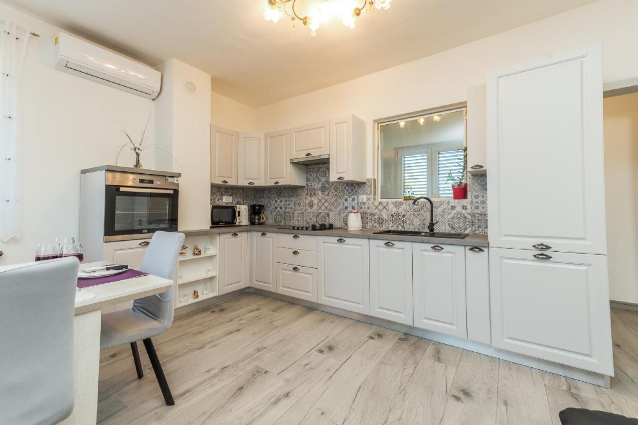 Smilcic Holiday Home Tower With Private Pool, Sauna And Quads מראה חיצוני תמונה