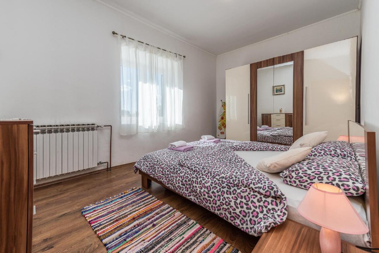 Smilcic Holiday Home Tower With Private Pool, Sauna And Quads מראה חיצוני תמונה